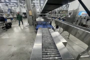 Proseal repackaging and weighing line for soft fruits, such as strawberries