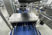 Proseal repackaging and weighing line for soft fruits, such as strawberries