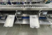 Proseal repackaging and weighing line for soft fruits, such as strawberries