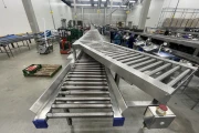 Proseal repackaging and weighing line for soft fruits, such as strawberries