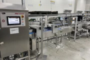 Proseal repackaging and weighing line for soft fruits, such as strawberries