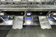 Proseal repackaging and weighing line for soft fruits, such as strawberries