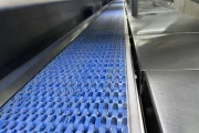 Proseal repackaging and weighing line for soft fruits, such as strawberries