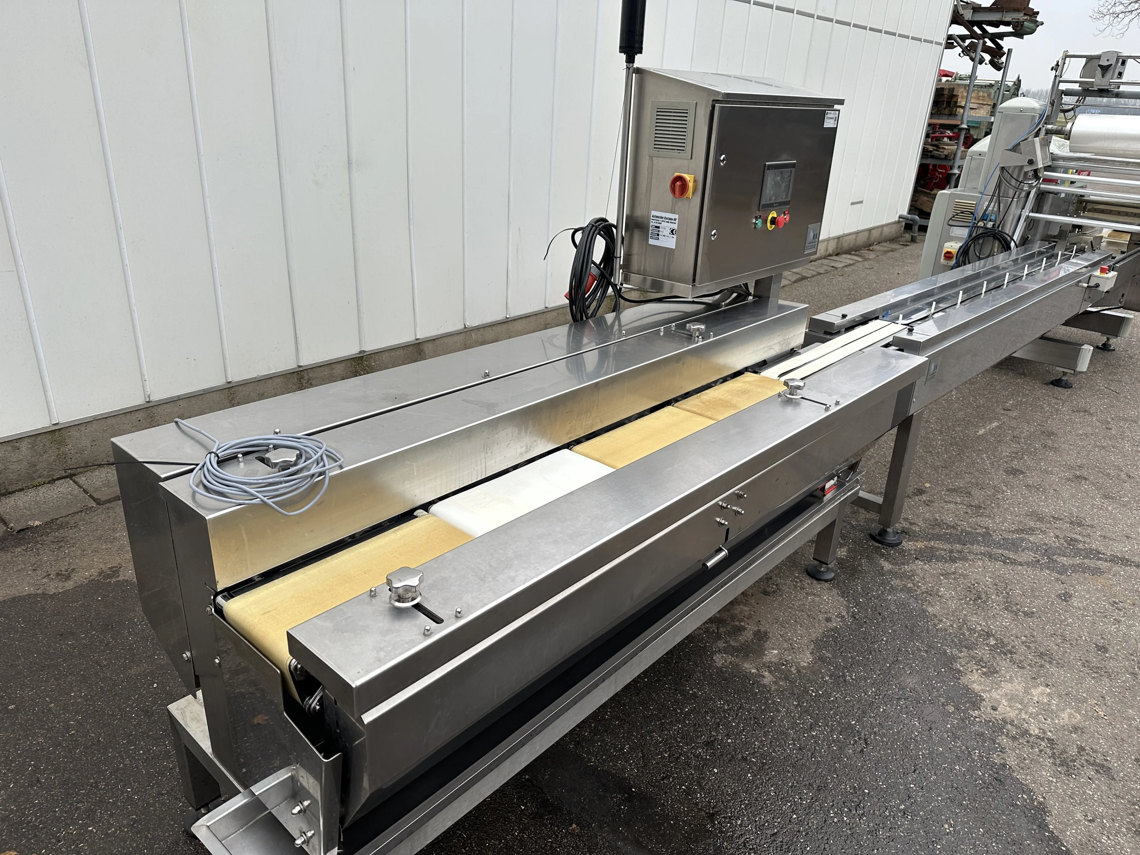 Record Scorpion E SE flow pack machine with inliner • Duijndam Machines