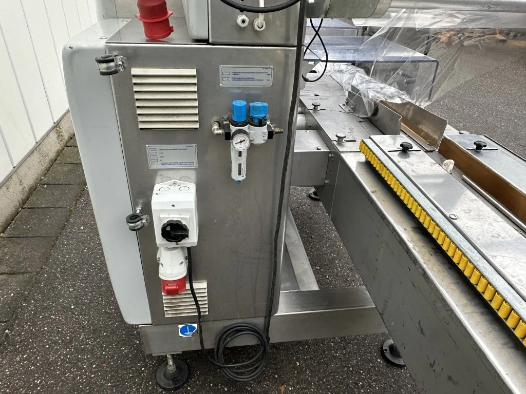 Record Scorpion flow pack machine • Duijndam Machines