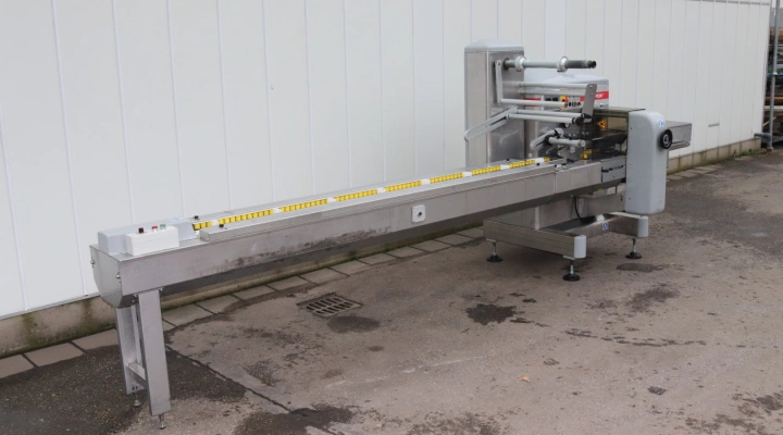 Record Scorpion flow pack machine
