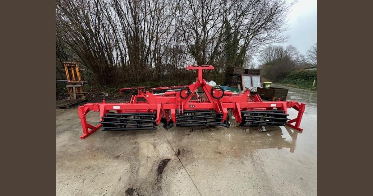 Regero 125-VT-10 hydraulically foldable seedbed preparation machine ...