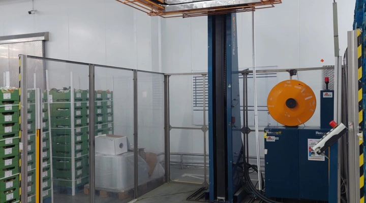 Reisopack 2901 strapping machine with corner slats