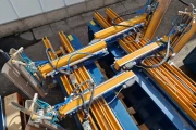 Reisopack 2901 pallet strapping machine with corner applicator