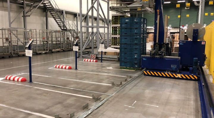 Reisopack 2914 mobile pallet strapping machine with pallet corners