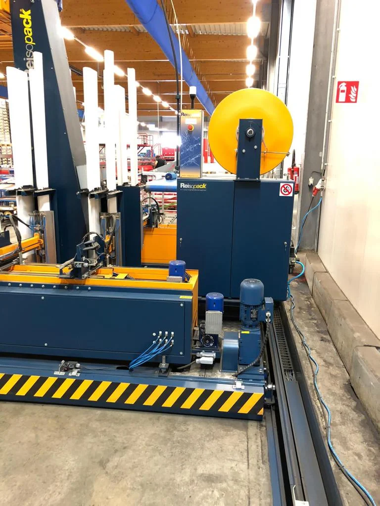 Reisopack 2915 automatic pallet strapping machine with pallet corners
