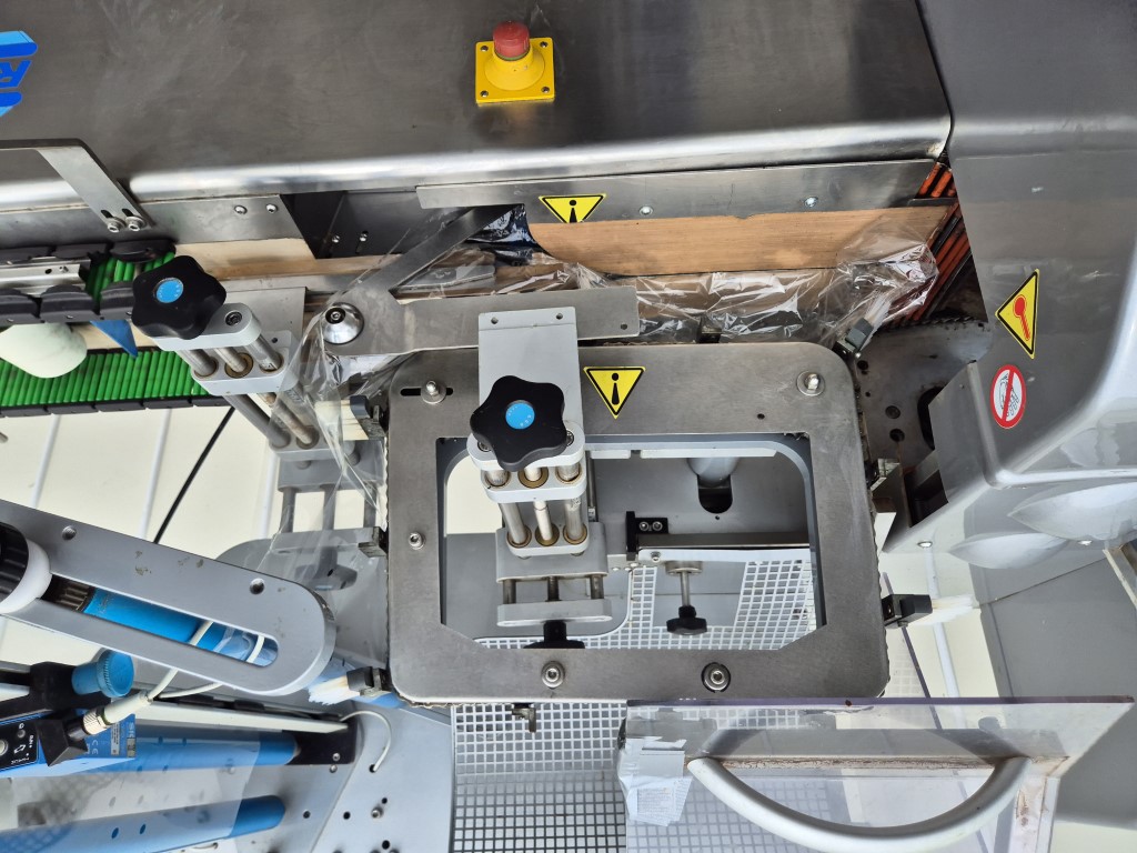 RGD VR-6 Genio flow pack machine for loose fragile products like ...