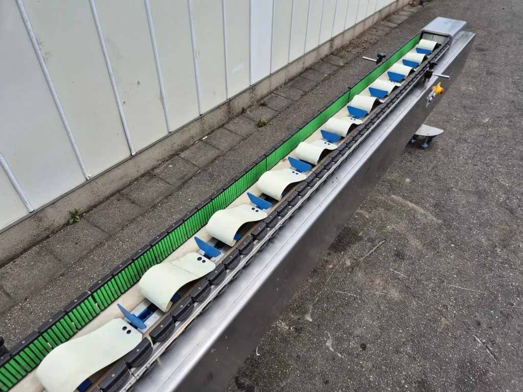 RGD VR-6 Genio flow pack machine for loose fragile products like ...