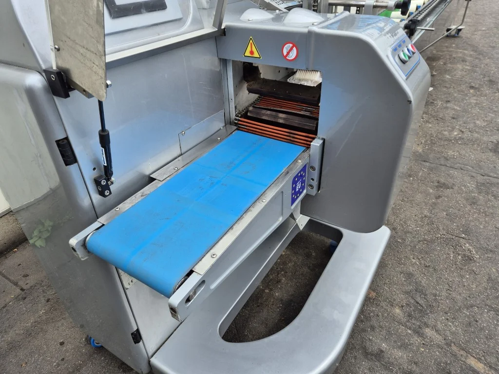 RGD VR-6 Genio flow pack machine for loose fragile products like ...