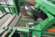 Robot shrub and tree lifter