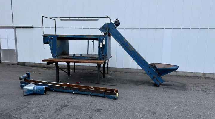 Roller inspection conveyor 280 x 50 cm with elevator
