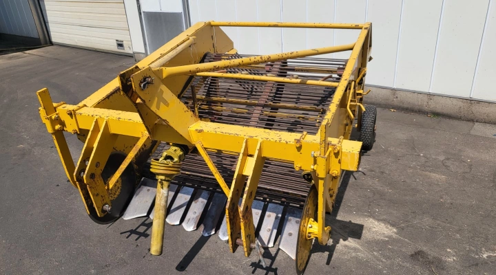 Rumptstad windrower for potatoes