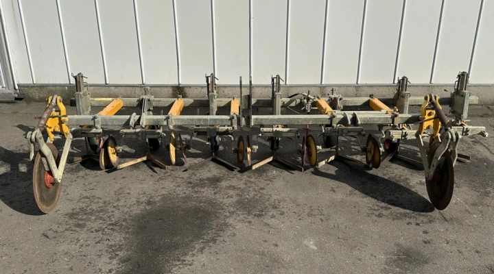 Rumptstad RSQ2000 inter row cultivator hoeing machine, 6-row with 7 elements and hydraulic front lift