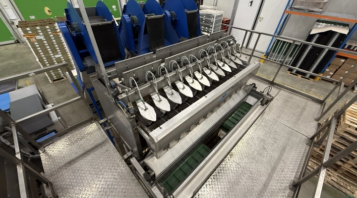 S&B weighing machine with elevators