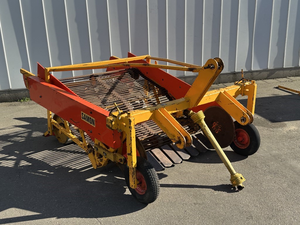 Wisent Potato harvester with bunker 1 row • Duijndam Machines
