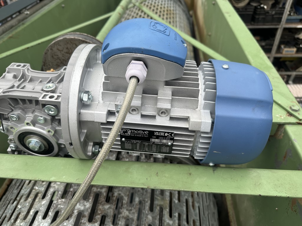 Schneider Agrar 3 M ������� �����a ����������� ���� 300 � 80