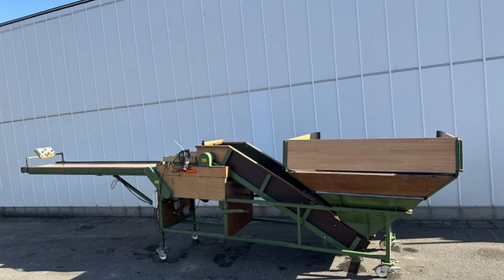 Schouten inspection conveyor with vibrating screen