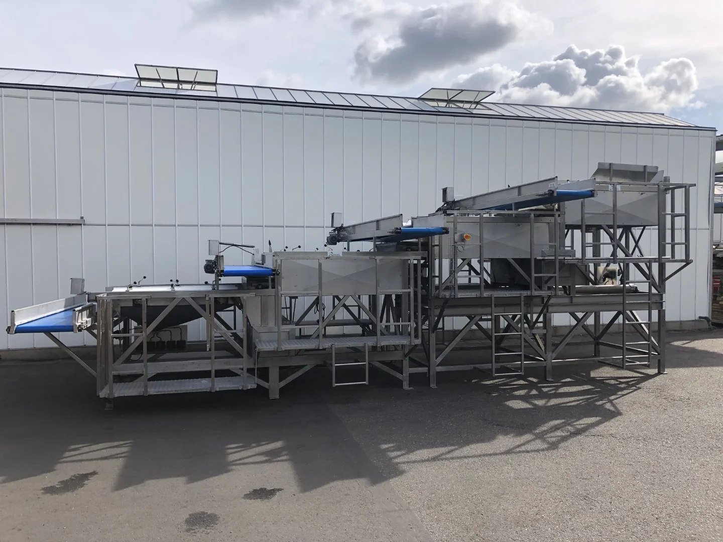 Schouten sorting machine with 4 conveyor outlets • Duijndam Machines