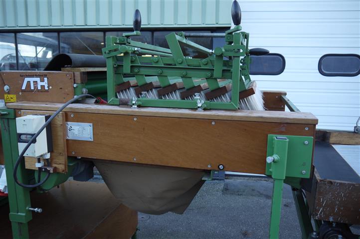Schouten Elevator с Schouten PU Bulbcleaner- щеточная машина