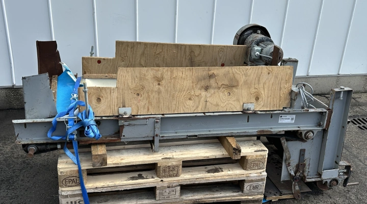 Self build conveyor with adjustable iron roll Used as destoner