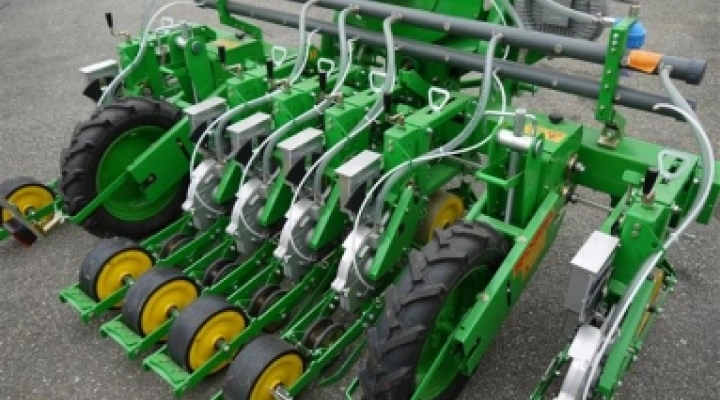 Sfoggia pneumatic sowing machine image 1