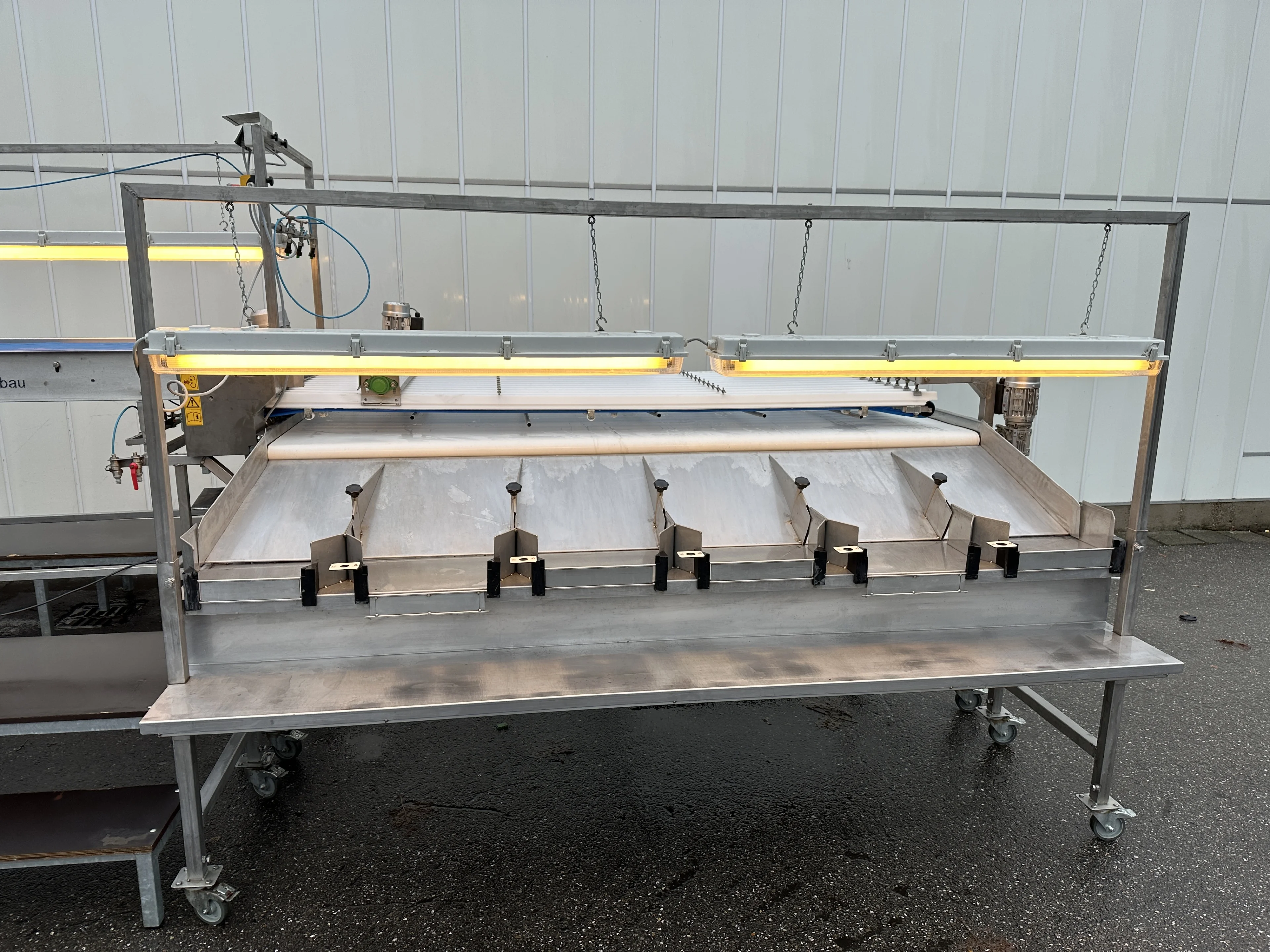 Siegwald SELECTplus cherry sorting machine with stem cutters • Duijndam ...