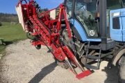 Simon S3B carrot harvester tractor-mounted, single-row with hopper