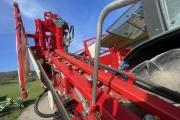 Simon S3B carrot harvester tractor-mounted, single-row with hopper