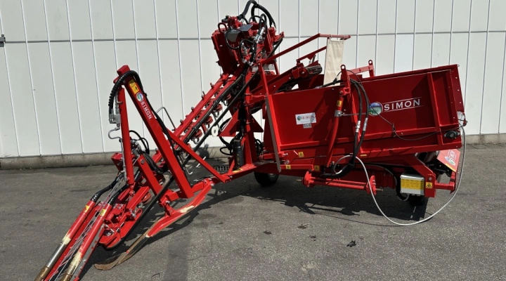 Simon S3B carrot harvester tractor-mounted, single-row with hopper