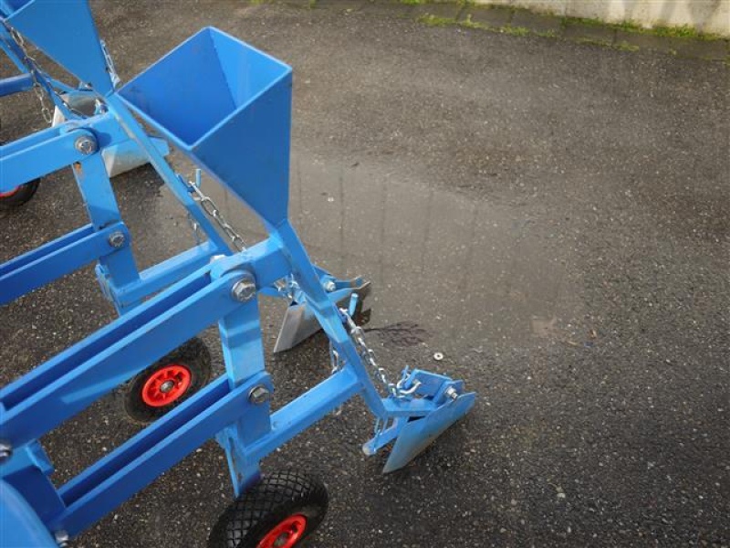 Hose laying machine for irrigation purpose • Duijndam Machines