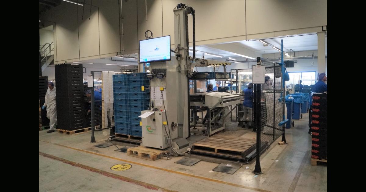 Sorma destacking machine for 2 120x120 cm pallets with 60x40 cm crates ...