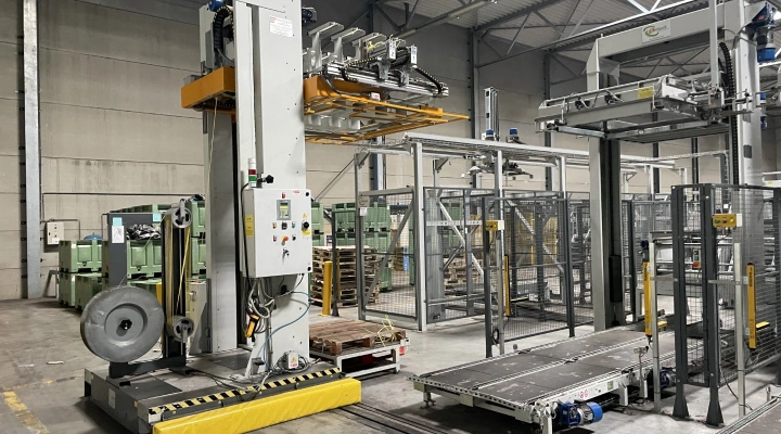 Sorma RM8 124 pallet strapping machine placing corner bars