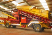 Spinnekop Combine receiving hopper with cleaner ,inspection conveyor and elevator