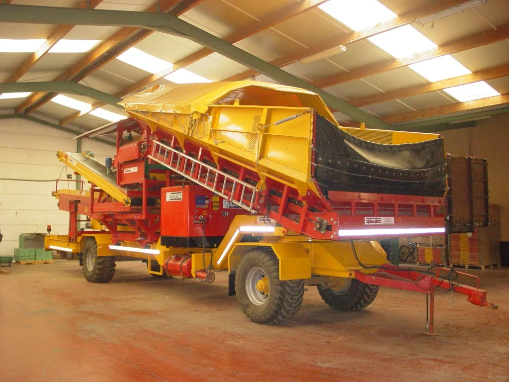 Spinnekop Combine receiving hopper with cleaner ,inspection conveyor ...