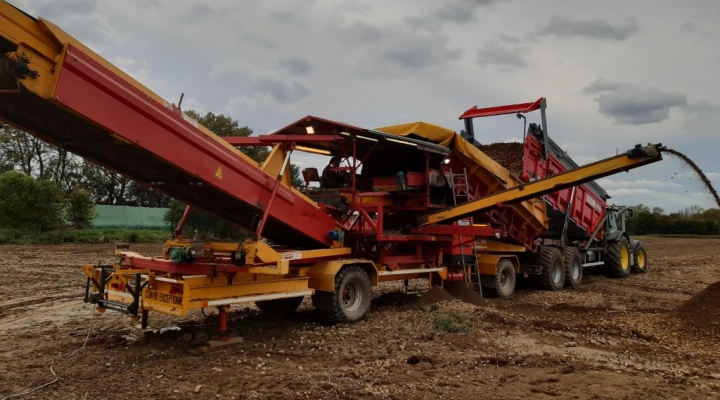 Spinnekop Combine receiving hopper with cleaner ,inspection conveyor and elevator