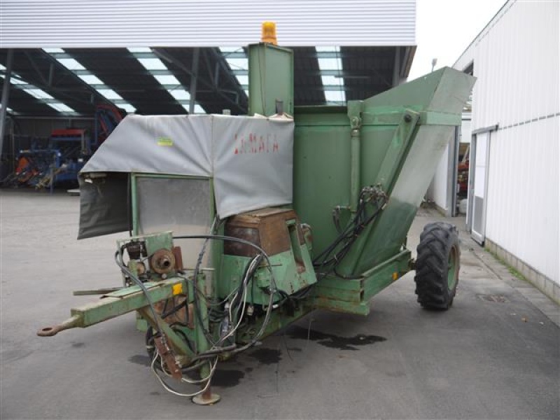 Jamafa harvesting machine for Brussel sprouts • Duijndam Machines