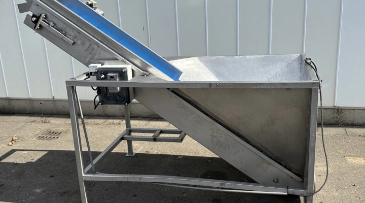 Elevator with water bin stainless steel