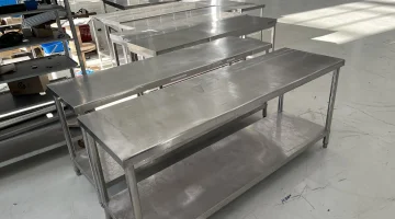 Mesa de trabalho em aço inoxidável