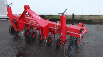 Steketee inter row cultivator hoeing machine