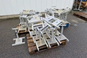 Supports for potted plant conveyors 15 cm wide