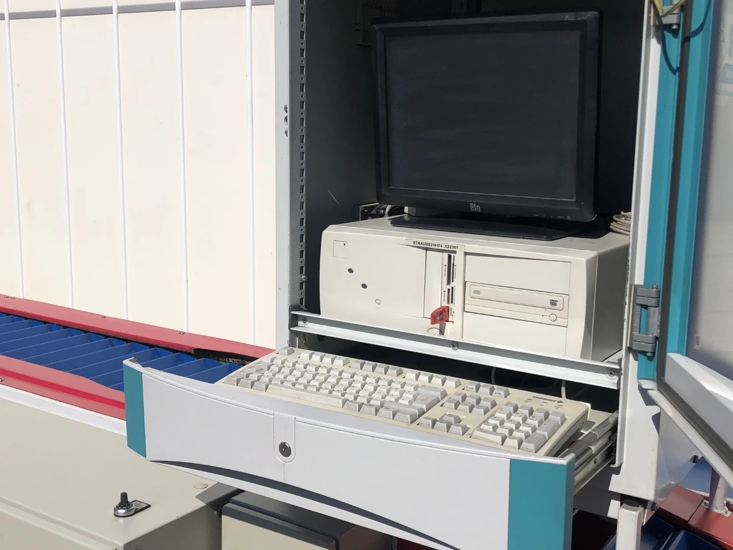Strauss sorting machine for asparagus • Duijndam Machines