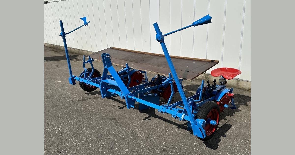 Super Prefer planting machine 3 rows with 8 grippers • Duijndam Machines