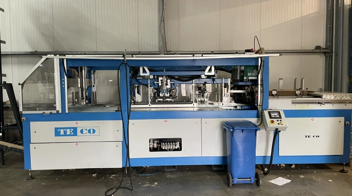 Teco T3 dozenvouwmachine met Robatech lijmmachine