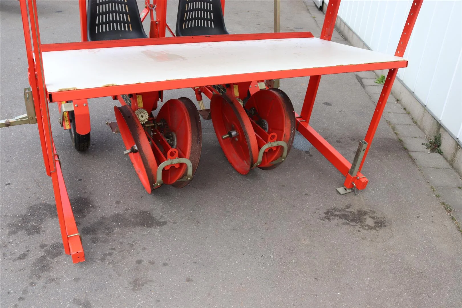 Checchi & Magli planting machine with Gaspardo fertilizer spreader