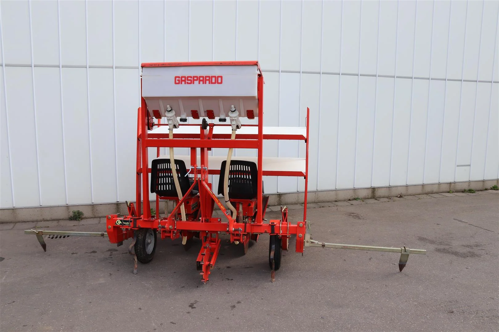 Checchi & Magli planting machine with Gaspardo fertilizer spreader